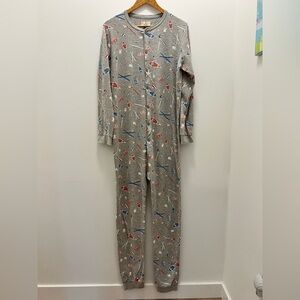 Grey waffled winter onesie XL EUC has bum buttons